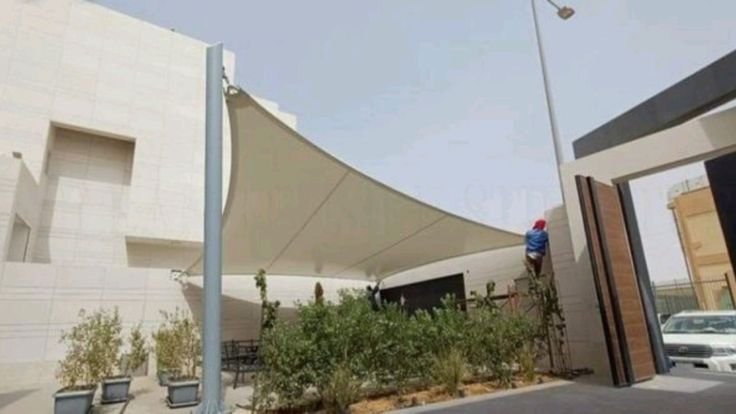 تنفيذ مظلات شد إنشائي للمداخل الرئيسية