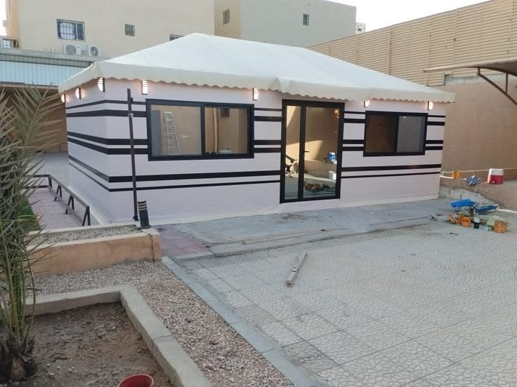 خيام مجالس ملكية في نجران